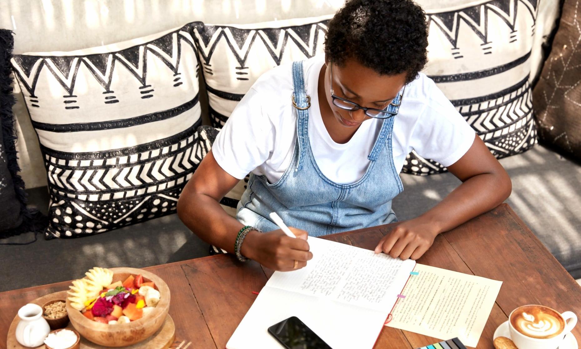 Arbeitsumgebung mit Fokus auf strukturierte Datenanalyse